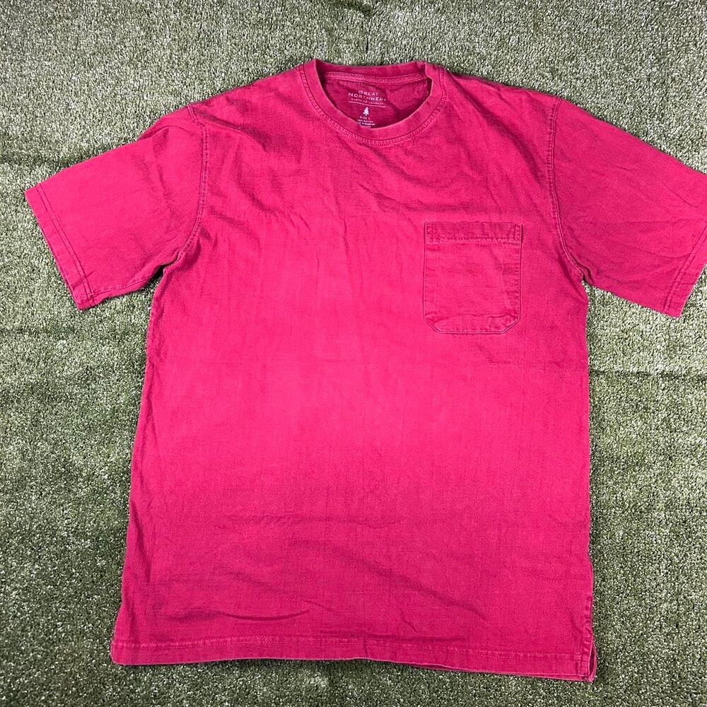 Northwest Men's Red and Burgundy T-shirt